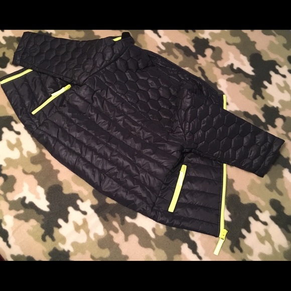 Kids Puffer Jacket - Picture 4 of 5